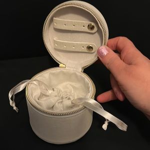 Pearlescent travel jewelry case- circle